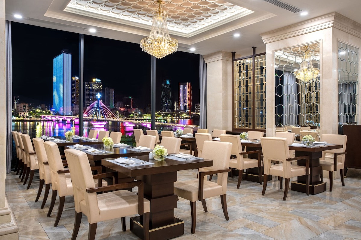 Meliá-Vinpearl-Đà-Nẵng-Riverfront-ivivu-2