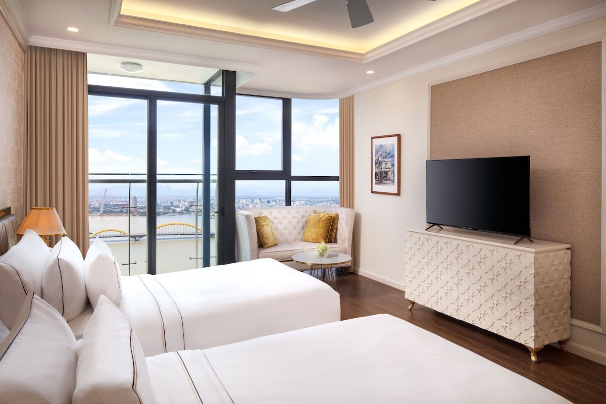 Chiêm ngưỡng cầu Rồng độc đáo từ khách sạn 5 sao Meliá Vinpearl Đà Nẵng Riverfront