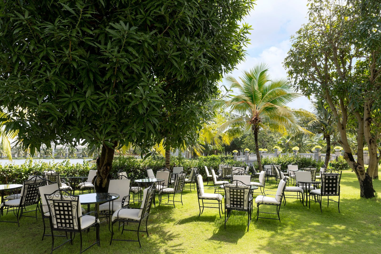 Lối kiến trúc tân cổ điển sang trọng tại biệt thự Melia