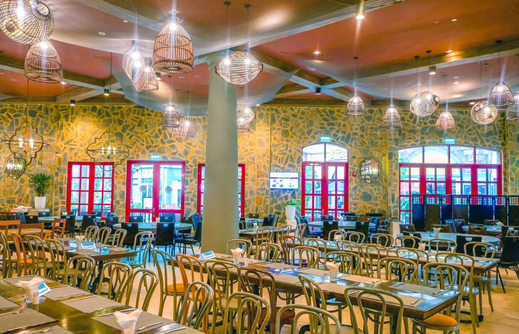 Nhà hàng La Crique Mercure Đà Nẵng French Village Bana Hills