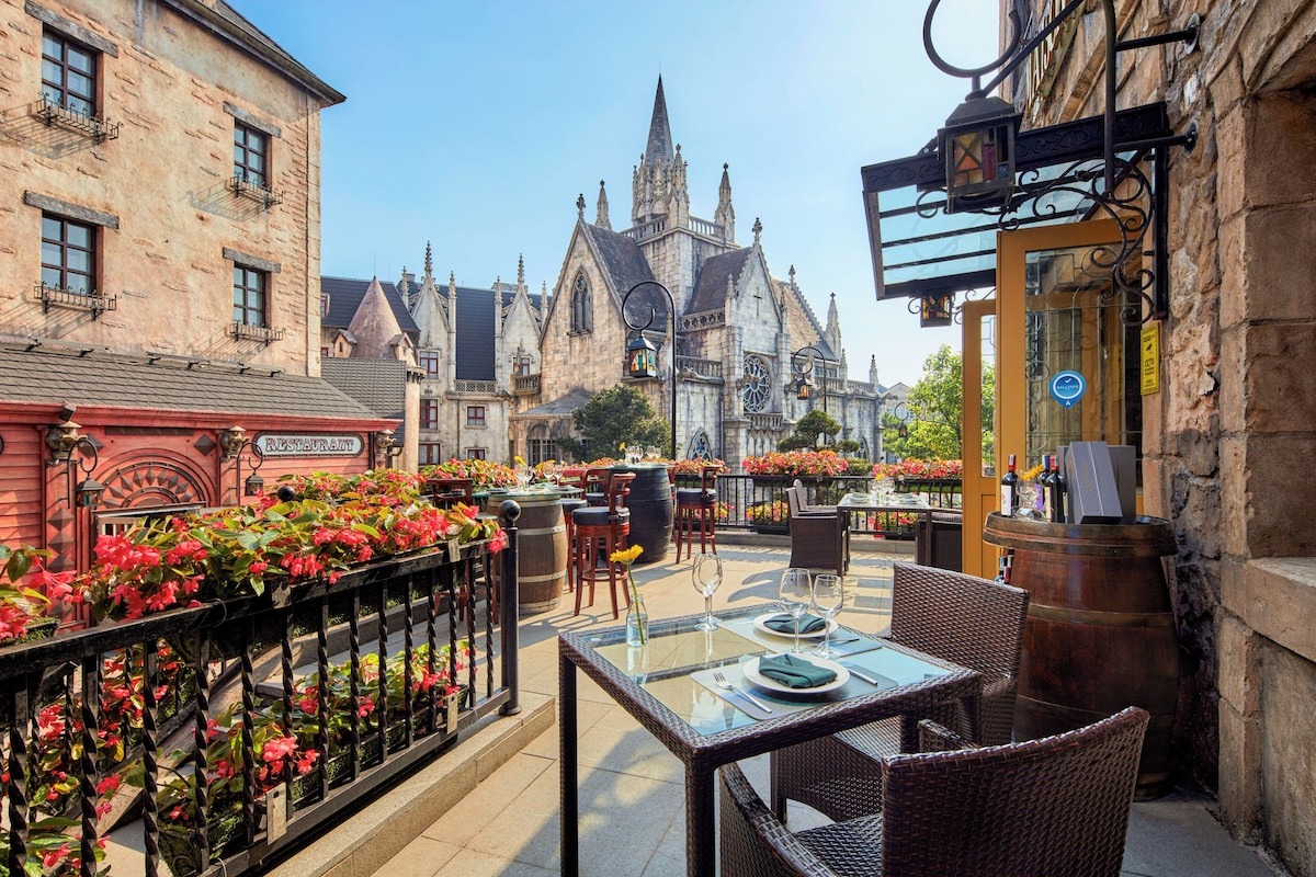 Mercure-Đà-Nẵng- French- Village- BanaHills-ivivu-6