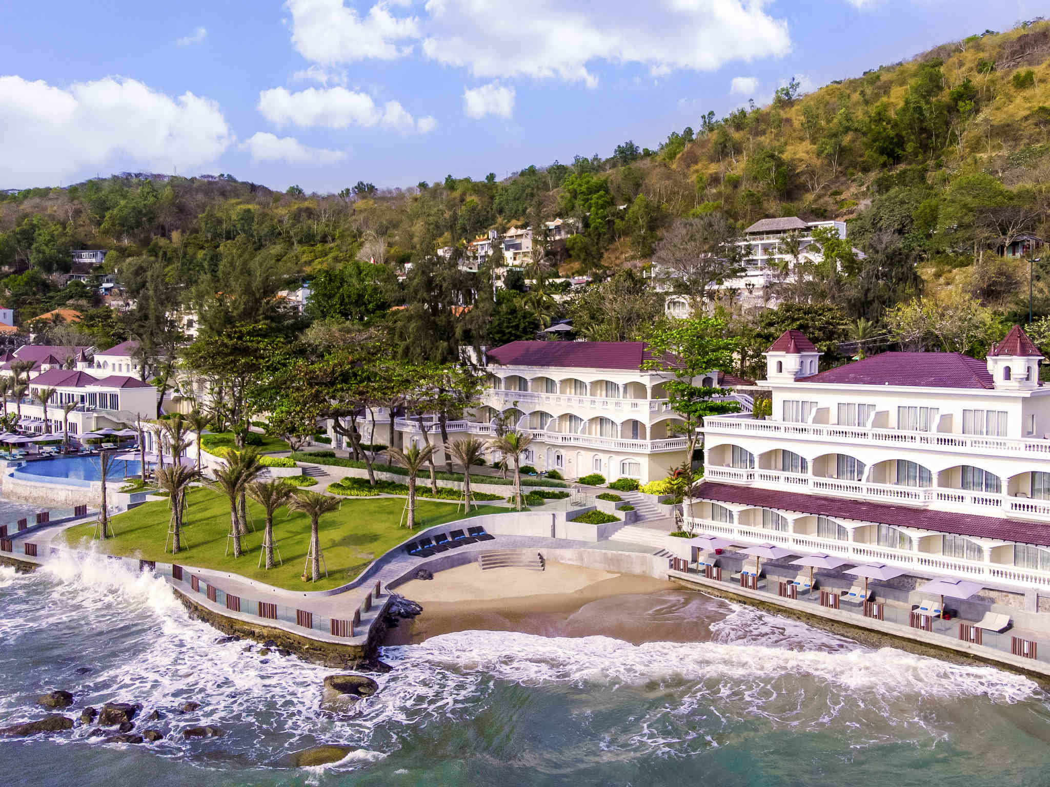 Bàn tiệc lãng mạn hướng biển tại Mercure Vũng Tàu