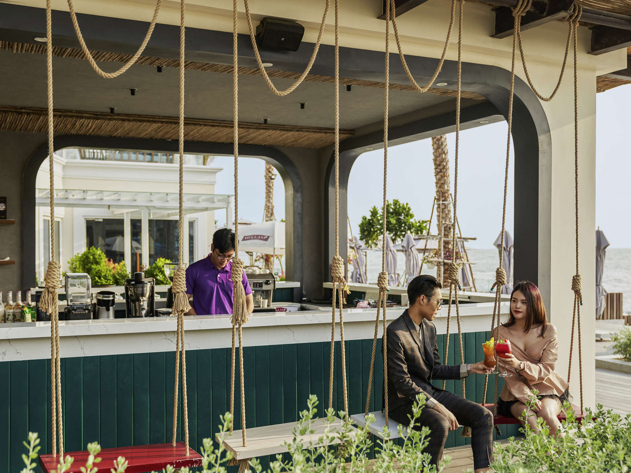 Không gian Beach Bar thư giãn tại Mercure Vũng Tàu