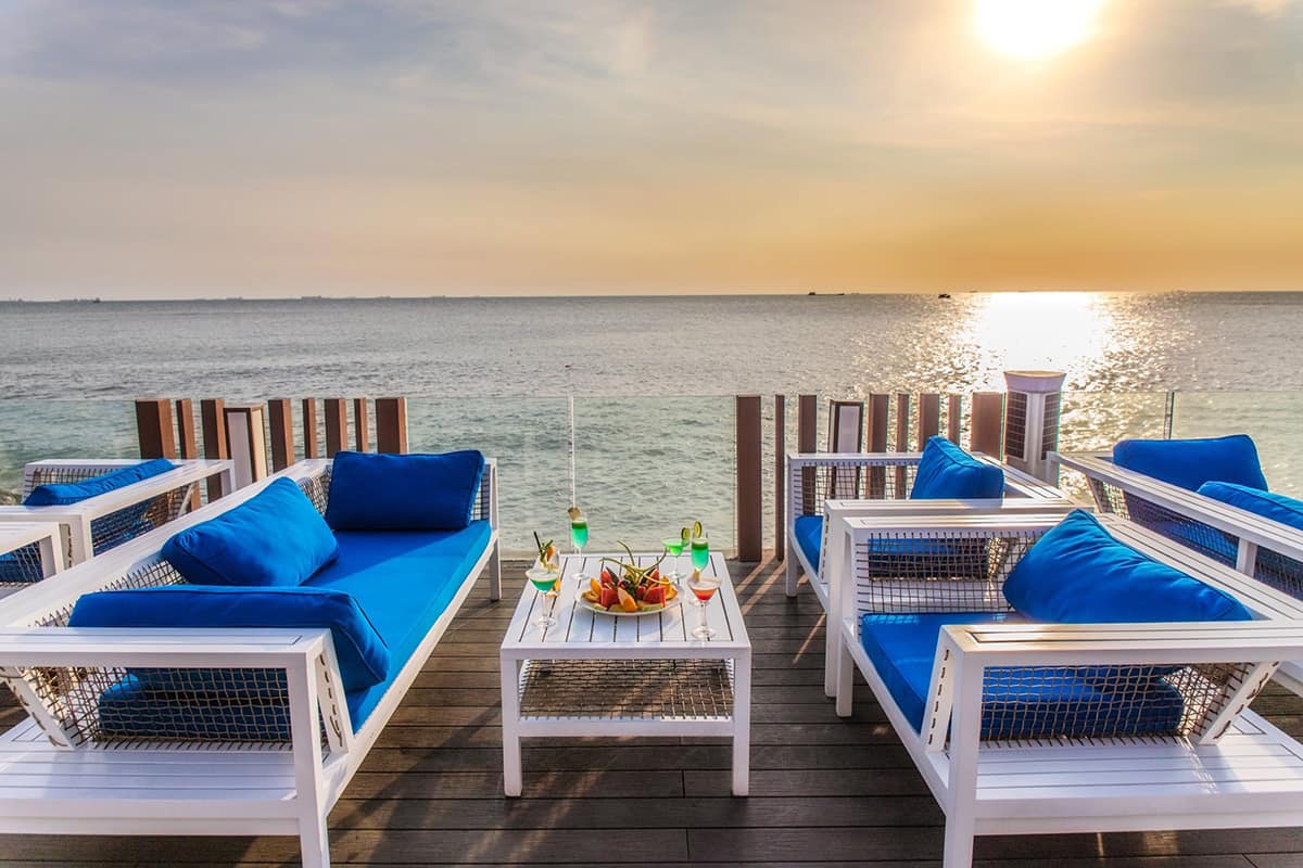 Bể bơi vô cực ôm trọn biển xanh tại Mercure Vũng Tàu