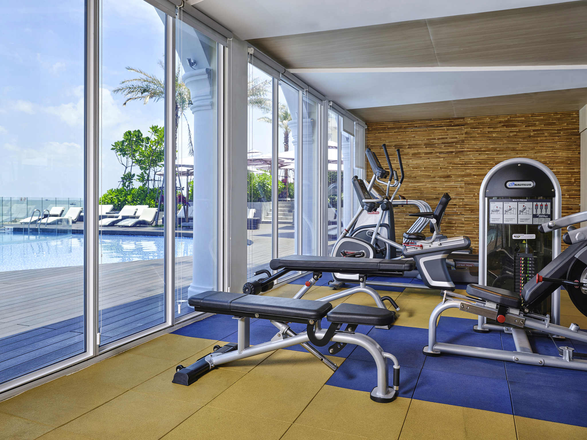 Phòng gym đầy đủ trang thiết bị tại Mercure Vũng Tàu