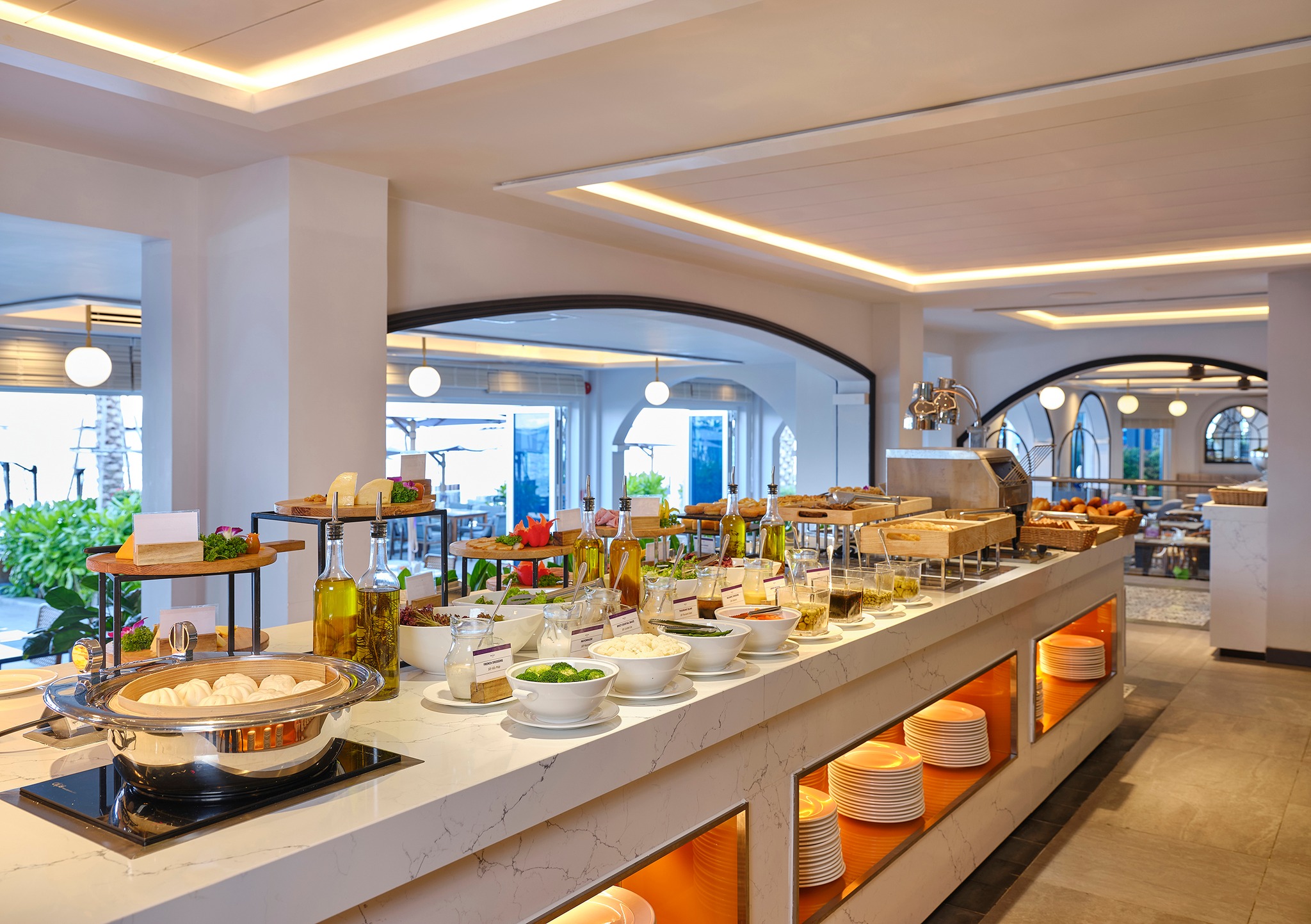 Không gian nhà hàng Breezes tại Mercure Vũng Tàu