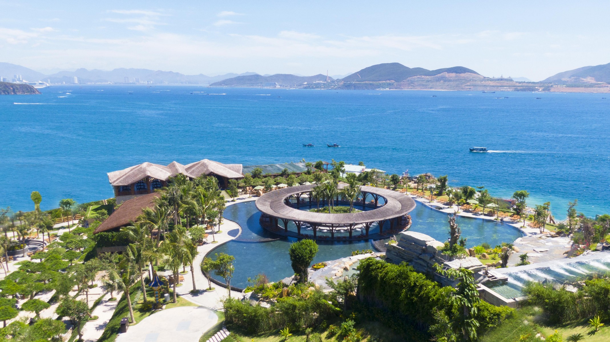 Nghỉ dưỡng biệt lập trên “ốc đảo xanh” cùng MerPerle Hòn Tằm Nha Trang