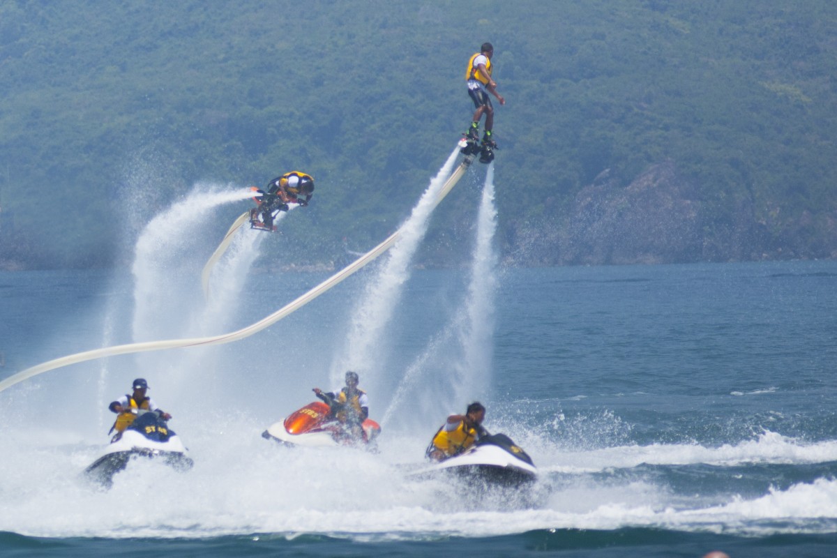 Trải nghiệm phao chuối khu nghỉ dưỡng Merperle Hòn Tằm Nha Trang