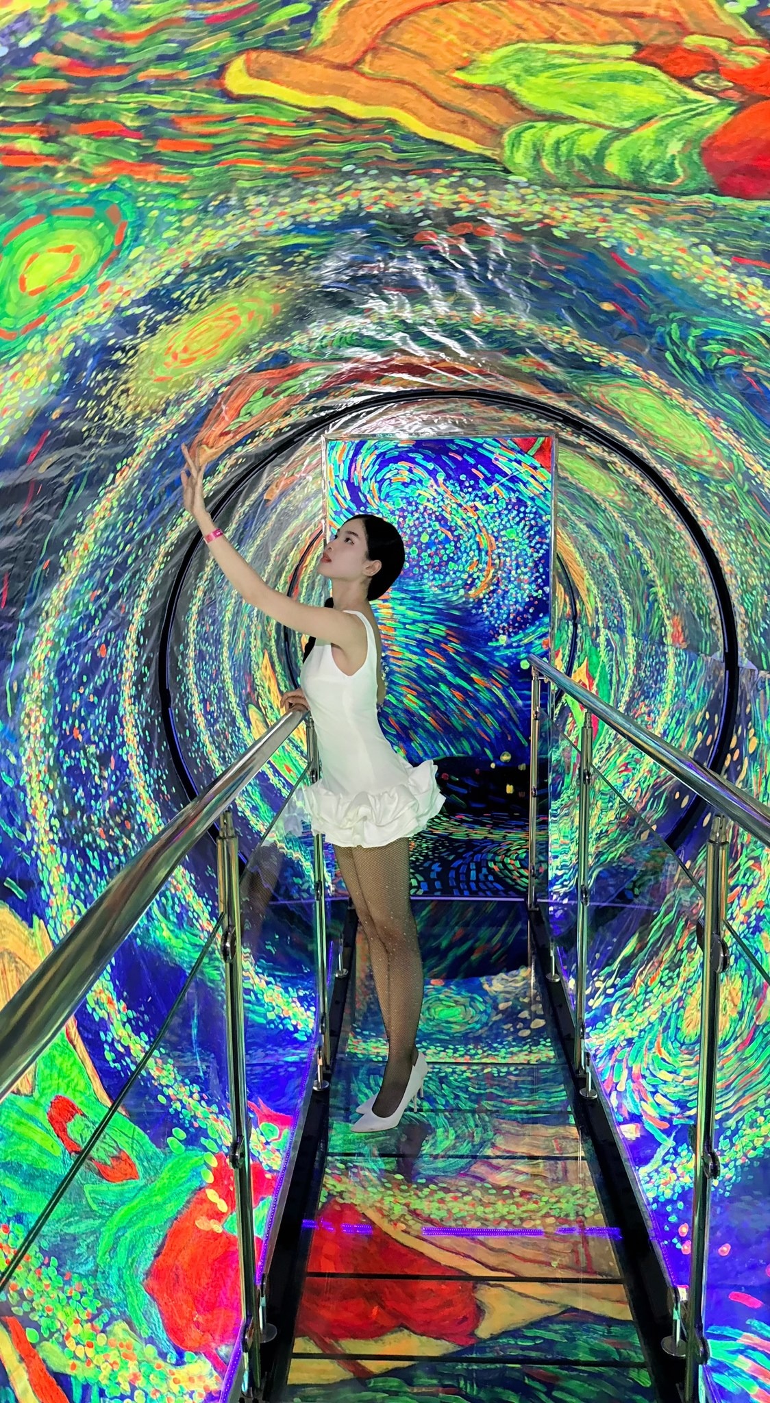 Metashow Van Gogh - Đường hầm xoay Starry Night