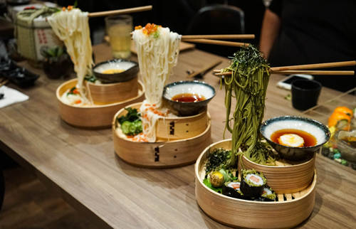 Mì bay Singapore hút khách ở Singapore
