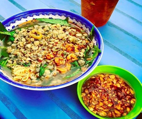 Tô mì ốc hến quận 4 có vị chua cay đậm đà