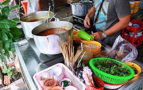 Xe nguyên liệu mì ốc hến quận 4 đơn giản sạch sẽ