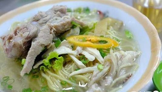 Mì sườn gà cũng là món ăn được nhiều thực khách yêu thích