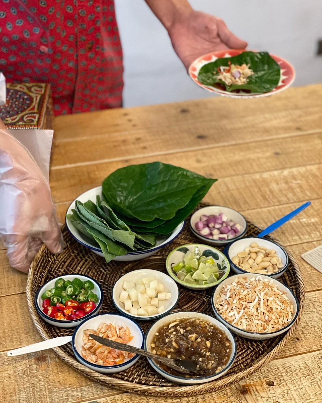 Miang Kham cách thưởng thức khi du lịch Chiang Mai