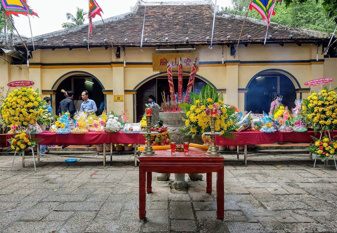 Lễ giỗ bà Phi Yến Côn Đảo.