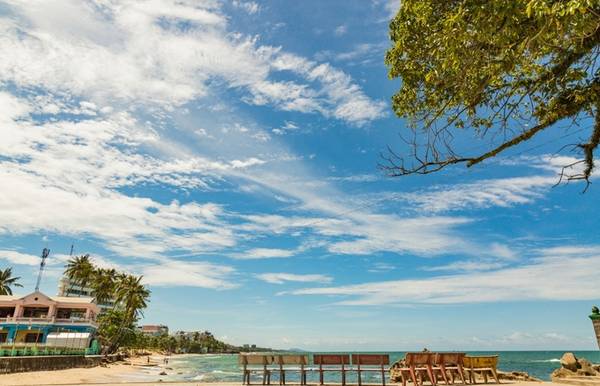 Bậc thang dẫn lên Miếu Dinh Cậu Phú Quốc