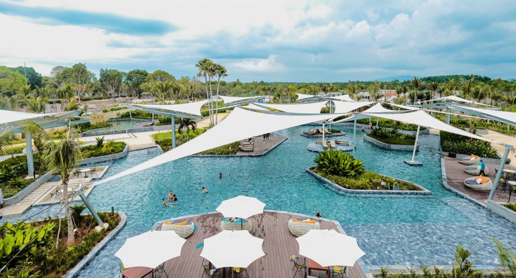 Hồ khoáng nóng Springs Pool khổng lồ tại Minera Hot Springs Bình Châu