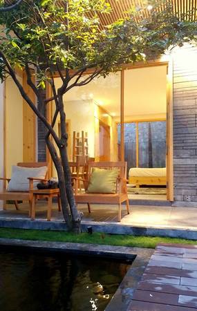Phòng nghỉ tại Minh House Đà Nẵng với tầm nhìn lãng mạn ra bên ngoài