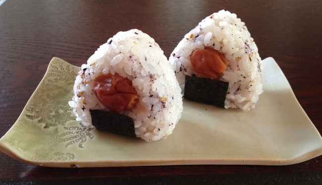 mo-muoi-umeboshi-tu-thuc-qua-mua-he-rieng-danh-dang-vua-chua-quy-toc-den-mon-an-quen-mat-cua-nguoi-binh-dan-ivivu-10 mo-muoi-umeboshi-tu-thuc-qua-mua-he-rieng-danh-dang-vua-chua-quy-toc-den-mon-an-quen-mat-cua-nguoi-binh-dan-ivivu-10