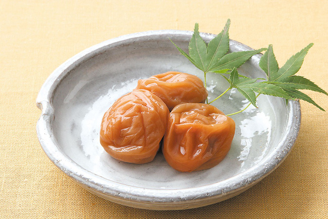 mo-muoi-umeboshi-tu-thuc-qua-mua-he-rieng-danh-dang-vua-chua-quy-toc-den-mon-an-quen-mat-cua-nguoi-binh-dan-ivivu-4-1 mo-muoi-umeboshi-tu-thuc-qua-mua-he-rieng-danh-dang-vua-chua-quy-toc-den-mon-an-quen-mat-cua-nguoi-binh-dan-ivivu-4