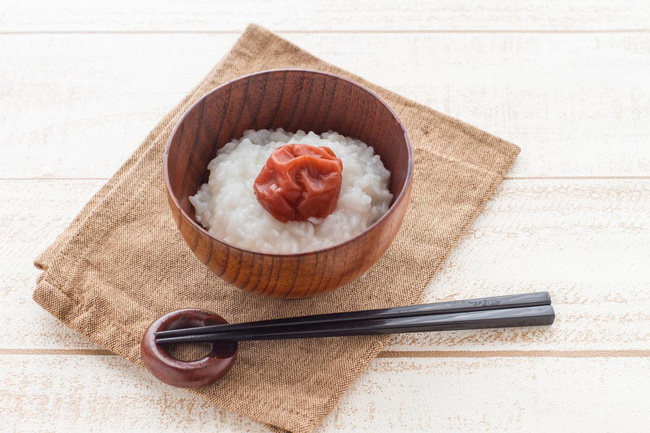 mo-muoi-umeboshi-tu-thuc-qua-mua-he-rieng-danh-dang-vua-chua-quy-toc-den-mon-an-quen-mat-cua-nguoi-binh-dan-ivivu-7 mo-muoi-umeboshi-tu-thuc-qua-mua-he-rieng-danh-dang-vua-chua-quy-toc-den-mon-an-quen-mat-cua-nguoi-binh-dan-ivivu-7