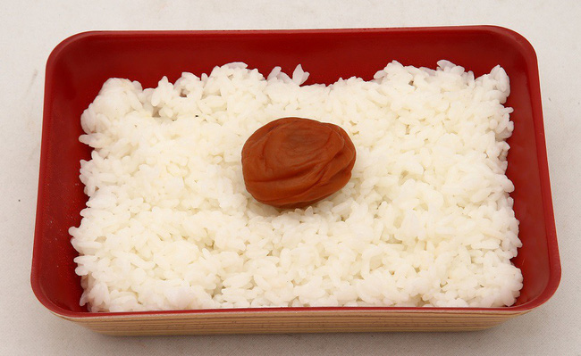 mo-muoi-umeboshi-tu-thuc-qua-mua-he-rieng-danh-dang-vua-chua-quy-toc-den-mon-an-quen-mat-cua-nguoi-binh-dan-ivivu-9