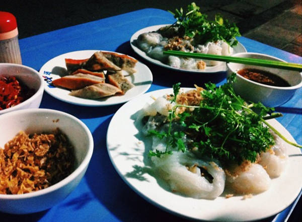 Bánh cuốn Hà Trung món ngon vỉa hè Hà Nội