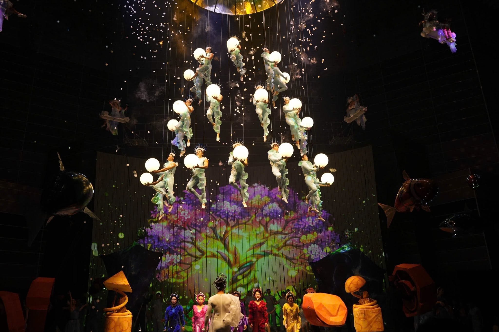 Mơ Show là show diễn nghệ thuật xiếc rối kết hợp công nghệ trình chiếu hiện đại