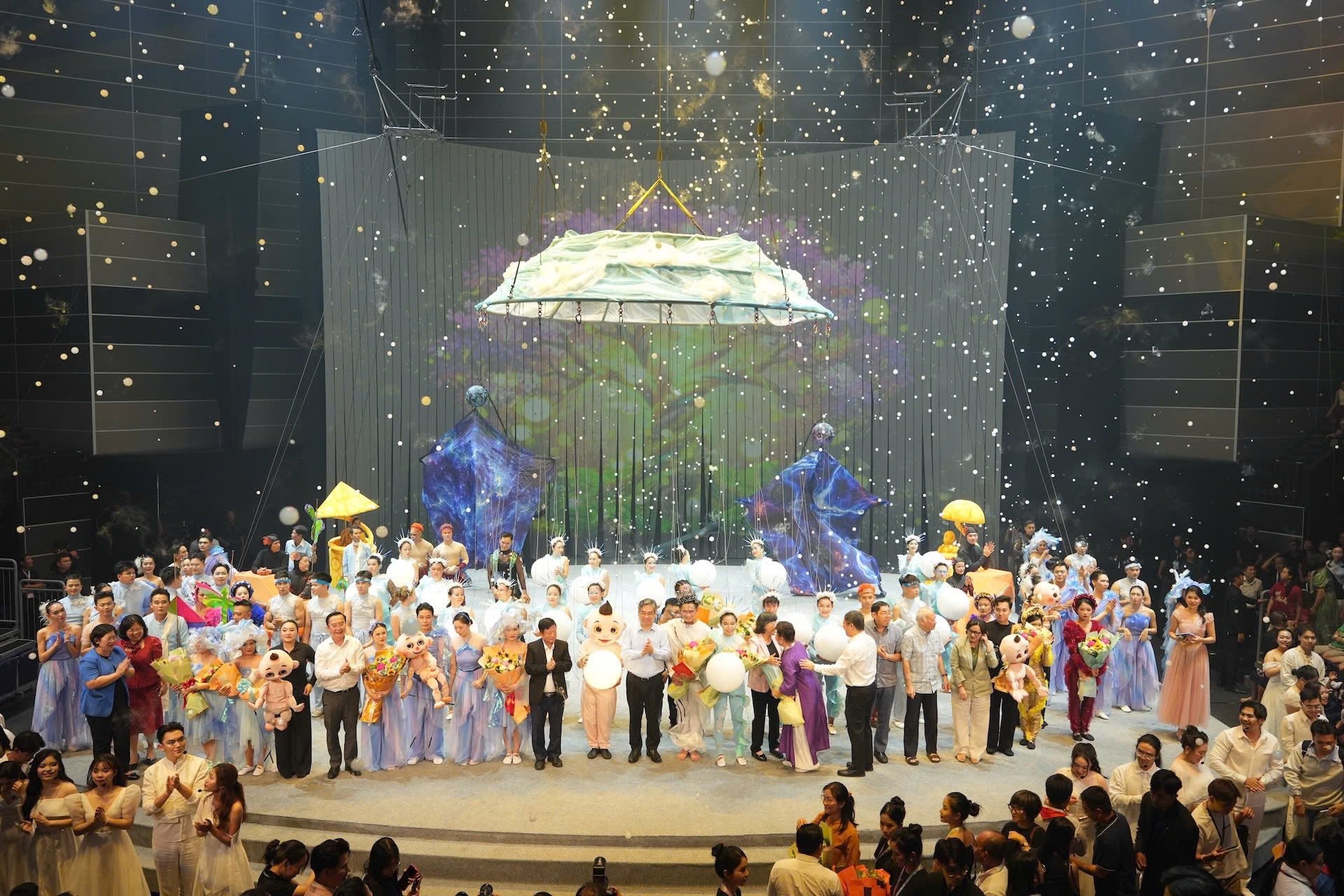 Các nghệ sĩ biểu diễn trong show diễn nghệ thuật xiếc rối