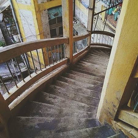Những bậc thang chung cư cũ Sài Gòn đã ở đây bao năm