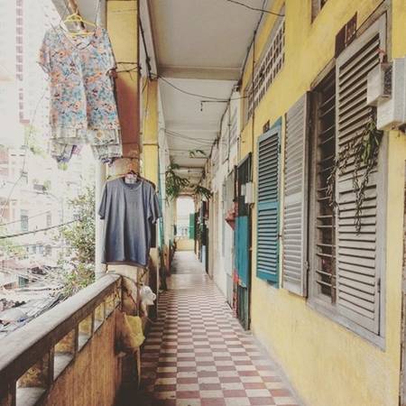 Cuộc sống bình lặng quanh chung cư cũ Sài Gòn