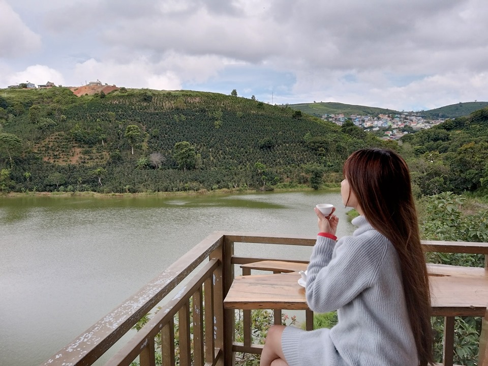 View hồ nước tại Mộc Trà Farm Đà Lạt
