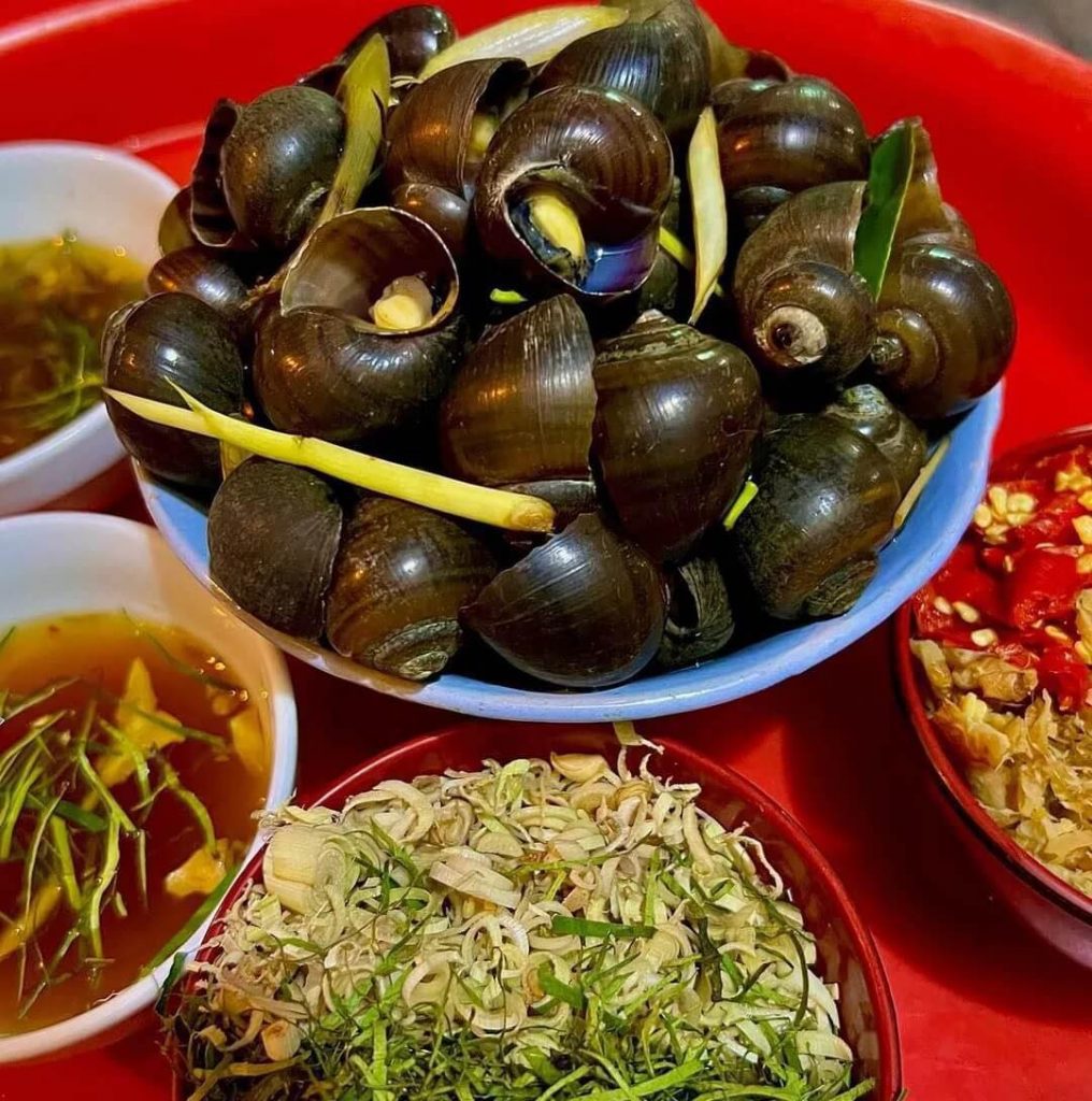 Ốc luộc chuẩn vị món ăn chiều Hà Nội