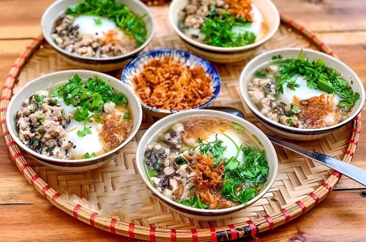 Bánh đúc nóng mang hương vị món ăn chiều Hà Nội