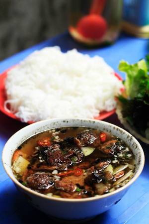 Phở bưng Hàng Trống món ăn Hà Nội