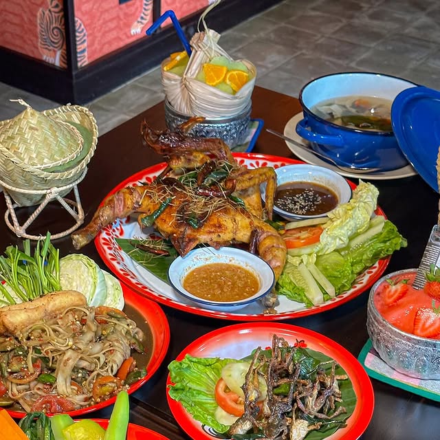 Gà nướng món ăn đường phố Luang Prabang