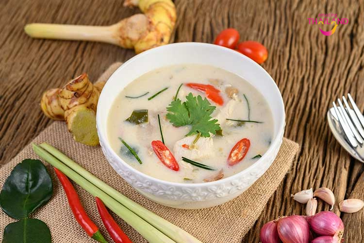 Súp gà cốt dừa Tom Kha Gai