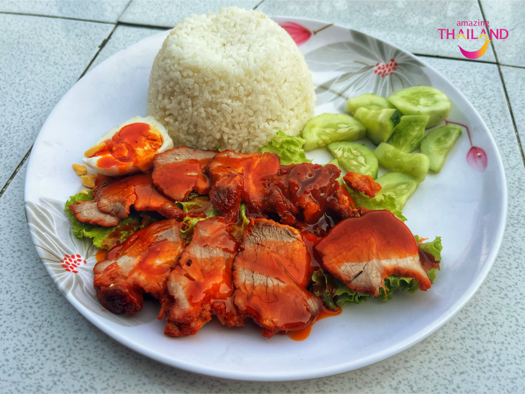Cơm xá xíu Khao Moo Daeng