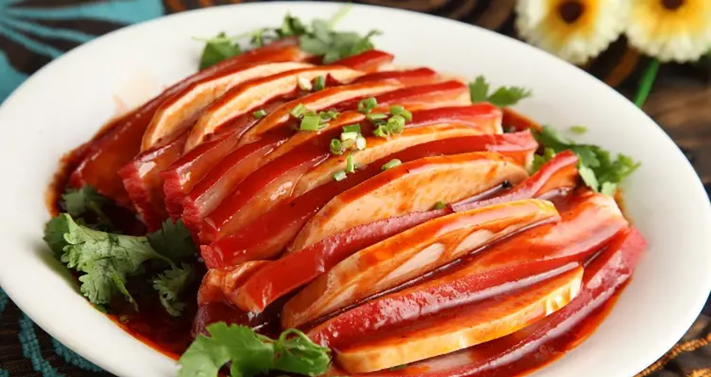 Thịt bụng heo hấp khoai môn món ăn may mắn ngày Tết