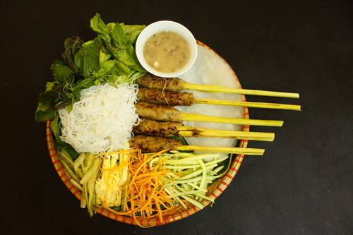 Nem lụi sẽ không thể tròn vị nếu thiếu đi bát nước chấm với đủ vị chua, cay mặn, ngọt