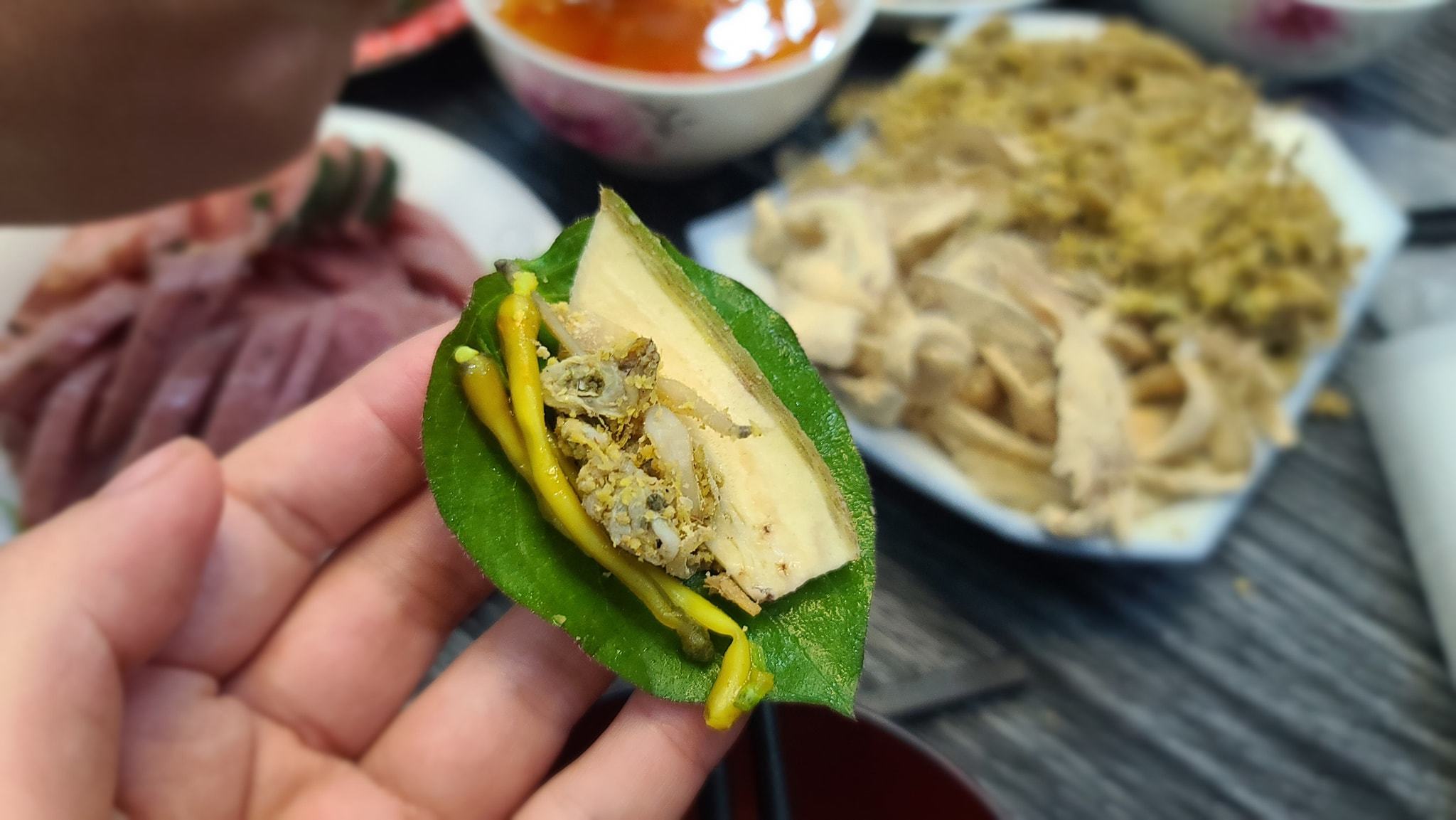Món ăn ngon Hải Phòng - Giá bể xào cuốn rau sống