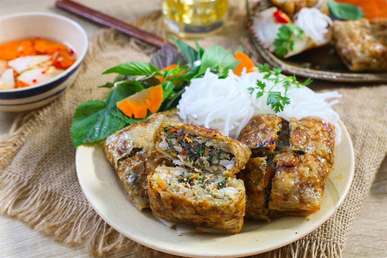Món ăn ngon Hải Phòng - Nem cua bể hấp dẫn