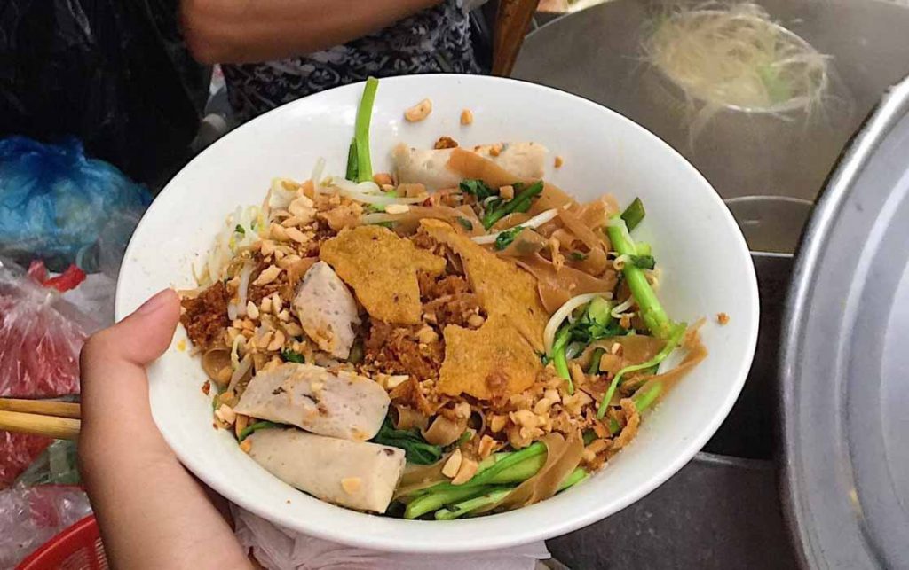 Bánh đa trộn - món ăn ngon Hà Nội