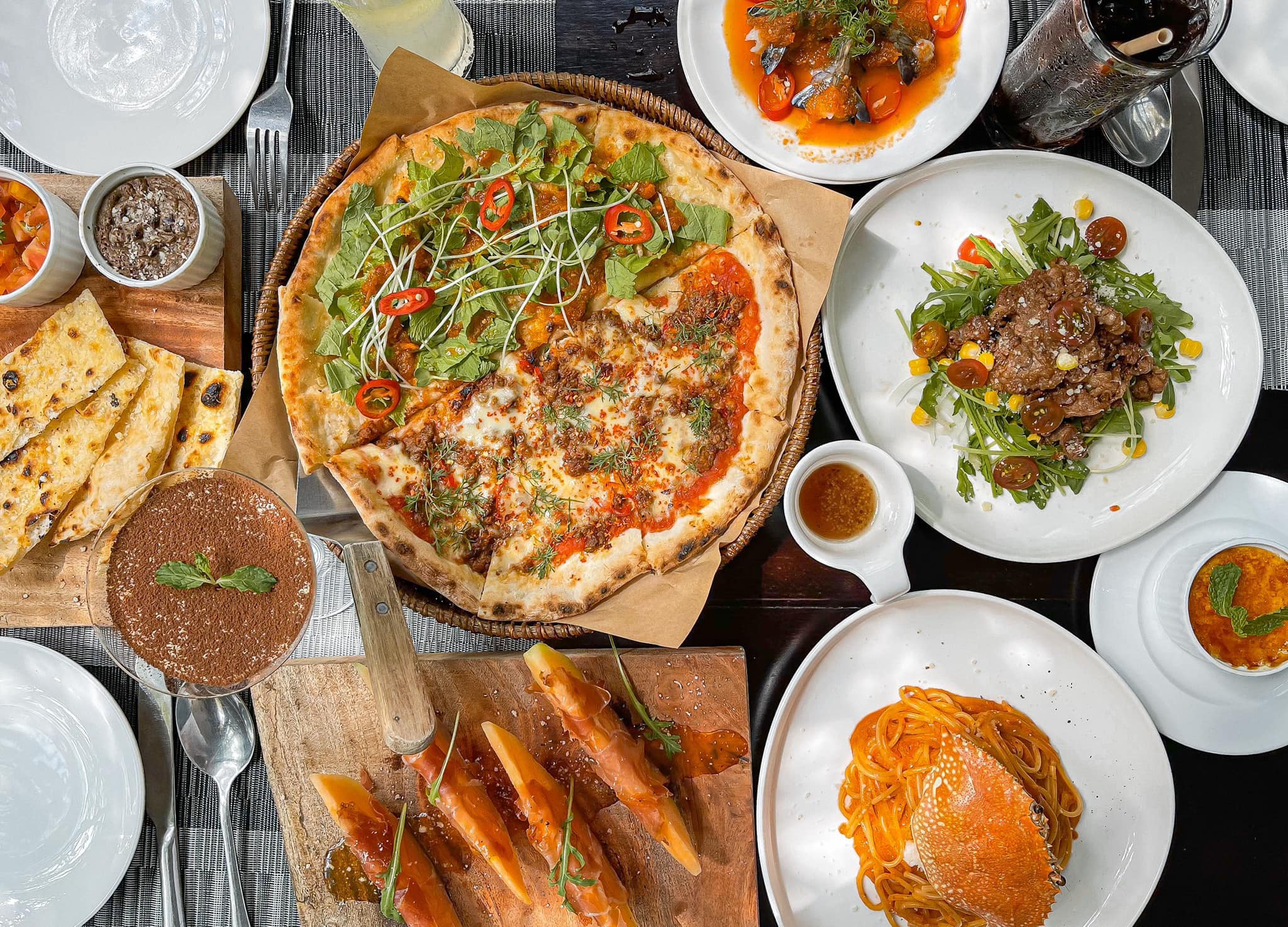 Pizza cá trích tại The Home Pizza Phú Quốc