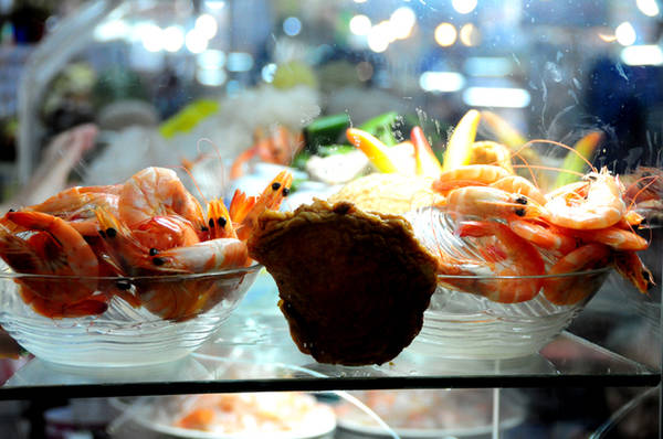 Bún mắm Tây Nam Bộ và bún chả cá miền Trung