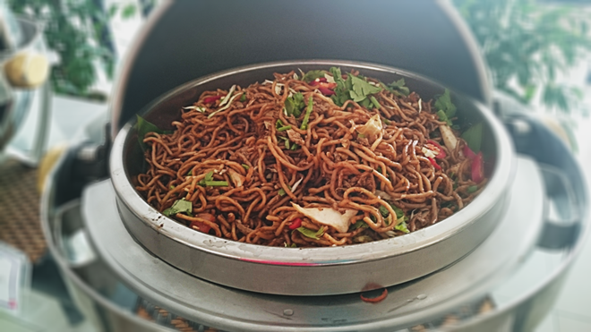 Hokkien Mee vị ngọt thơm thịt heo mực sambal belacan ở chợ đêm Langkawi