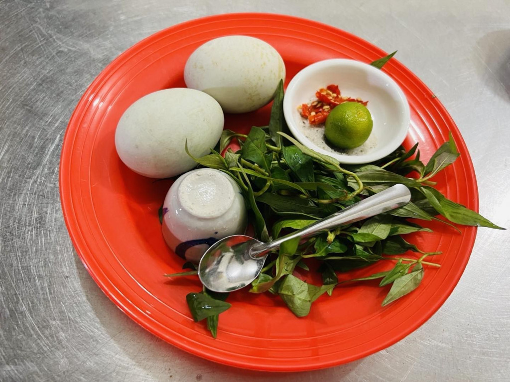 Trứng vịt lộn các món ăn vặt Sài Gòn
