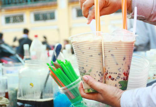mon-an-vat-truoc-cong-truong-cua-hoc-sinh-sai-gon-ivivu-4