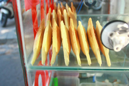 mon-an-vat-truoc-cong-truong-cua-hoc-sinh-sai-gon-ivivu-5