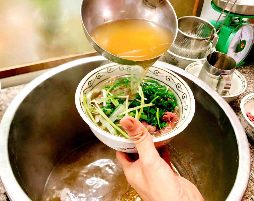 Phở bò truyền thống - món ăn Việt Nam nổi tiếng
